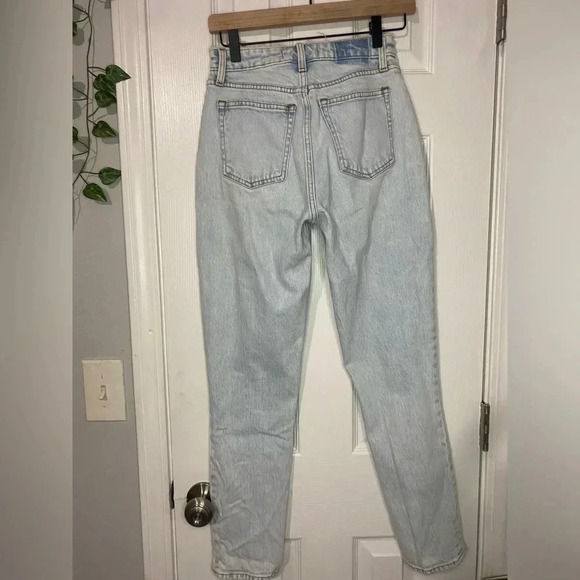 Abercrombie and Fitch the mom jeans - Picture 5 of 8